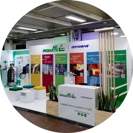 Pareja feliz celebrando eventos con EventClap