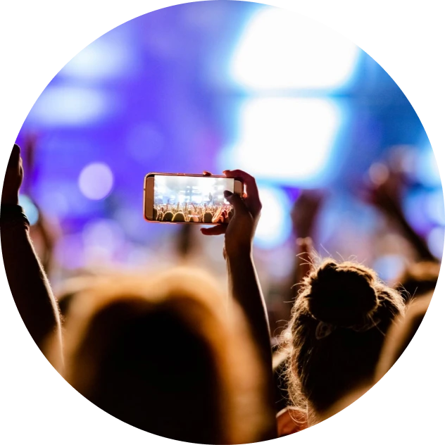 Pareja feliz celebrando eventos con EventClap