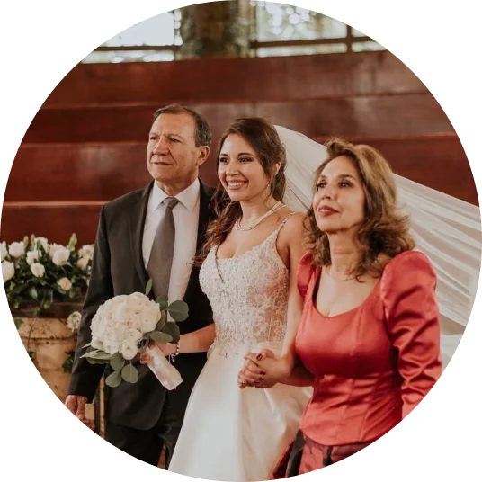 Pareja feliz celebrando eventos con EventClap